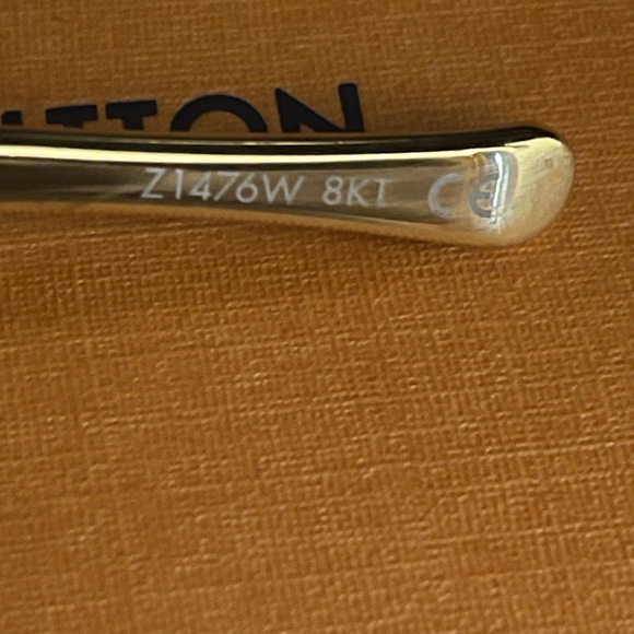 Golden Sunglasses with LV logo engraving and chain shaped arms - Picture 6 of 7